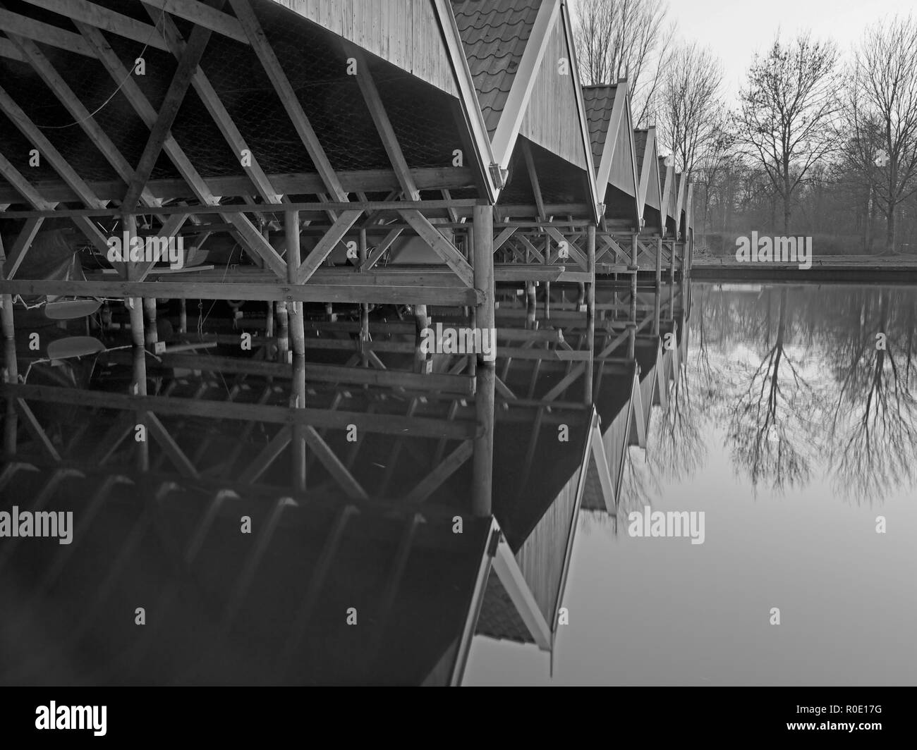 Intérieur d'un hangar à historique un dutch lake Banque D'Images