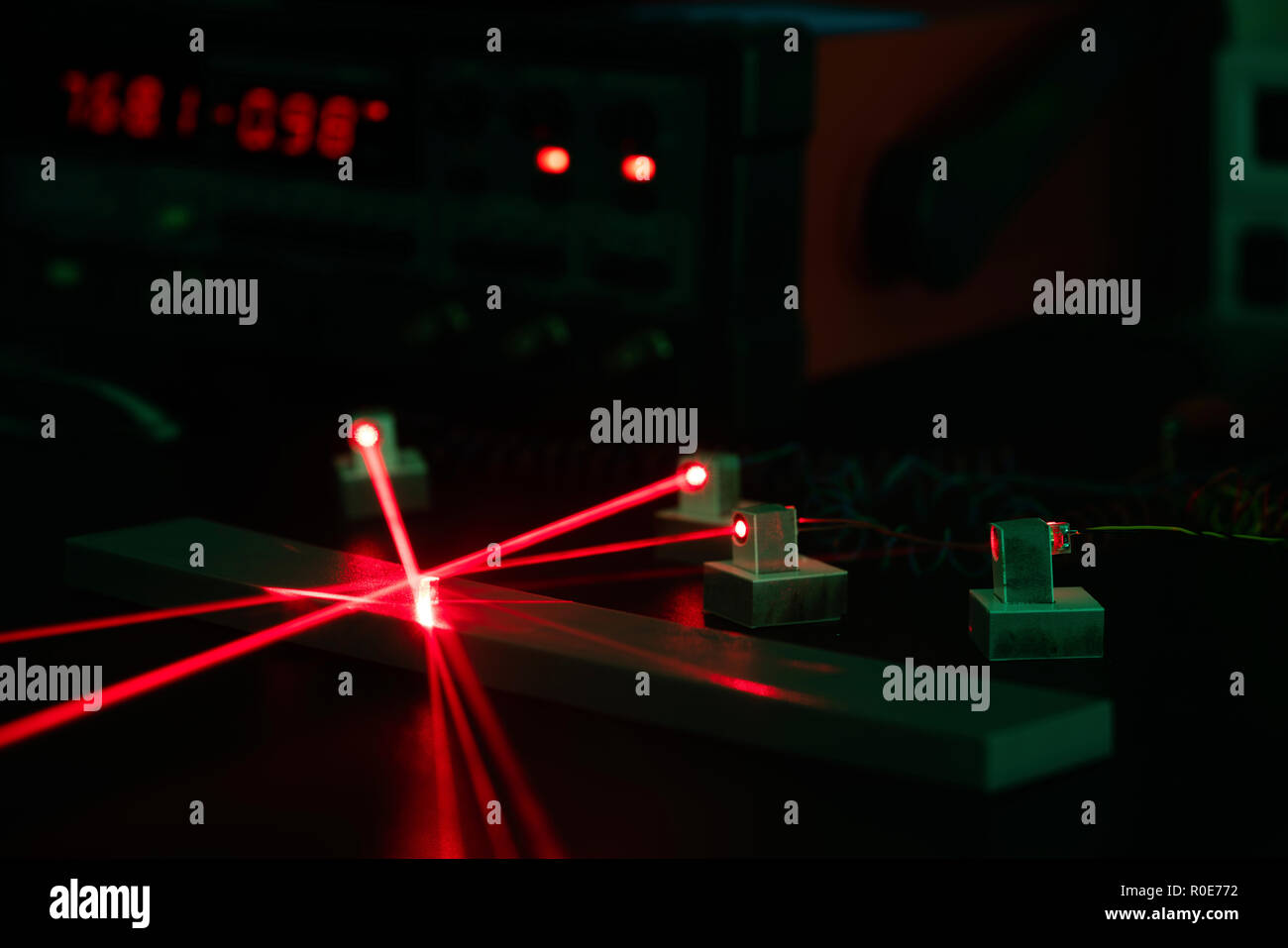 L'expérience de laser en laboratoire de photonique. Banque D'Images