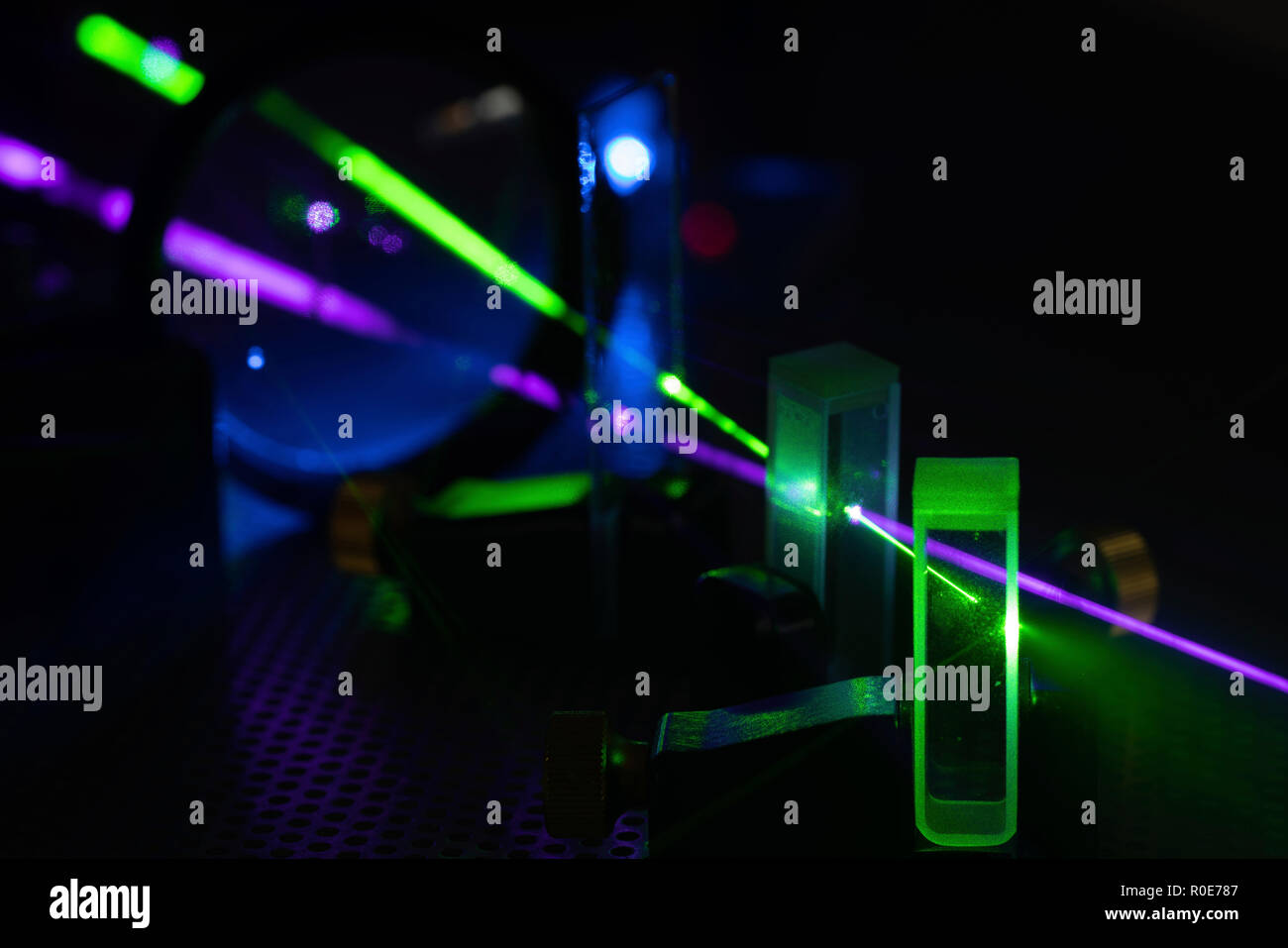 L'expérience de laser en laboratoire de photonique. Banque D'Images