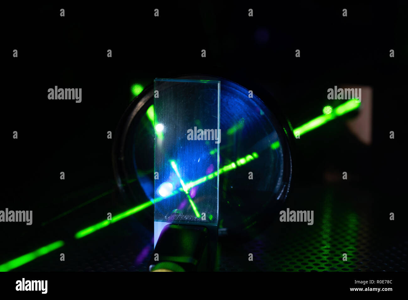 L'expérience de laser en laboratoire de photonique. Banque D'Images