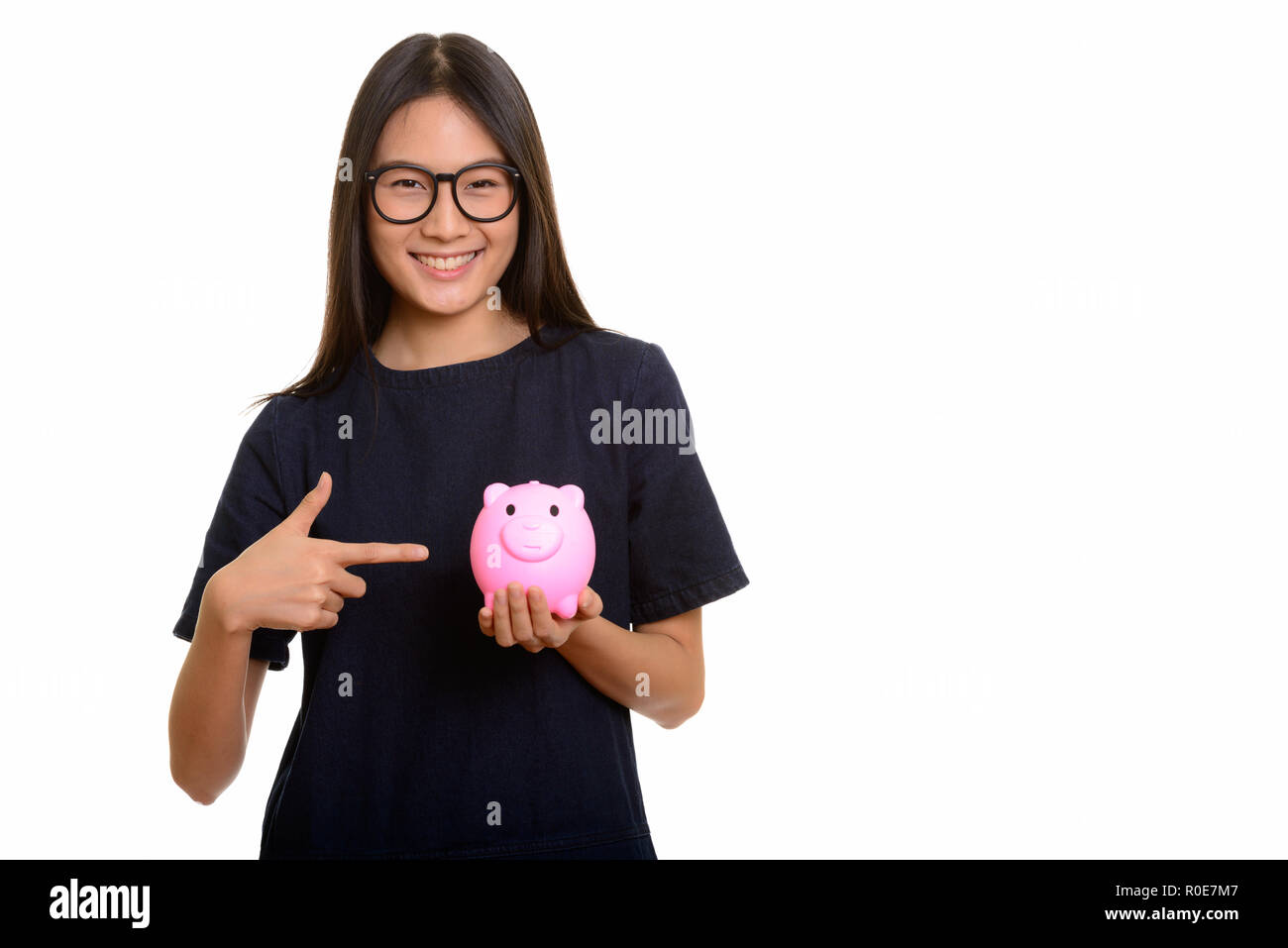Les jeunes professionnels Asian teenage girl smiling while face ; Banque D'Images