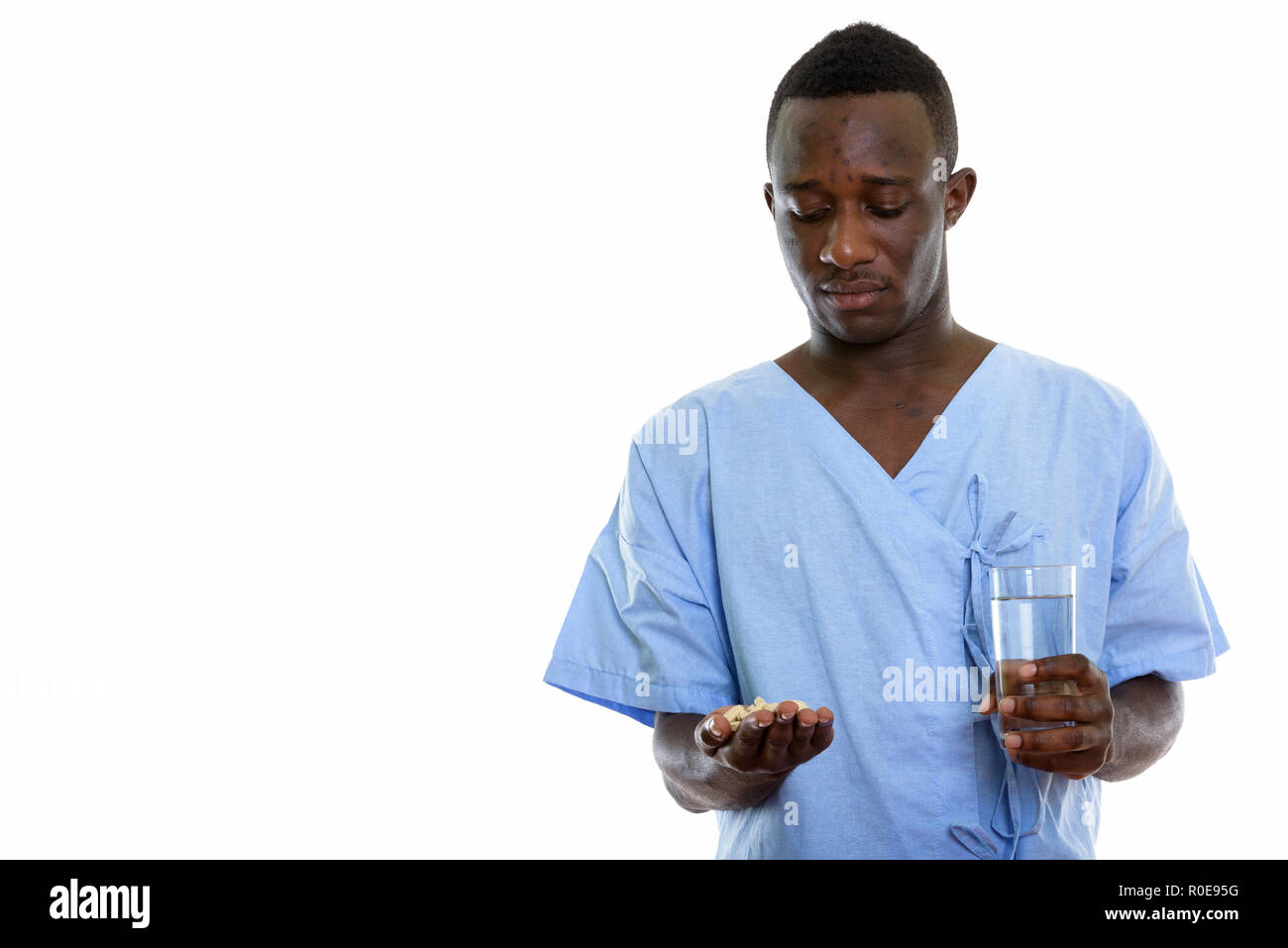 Studio shot of young black African man patient vitami Banque D'Images