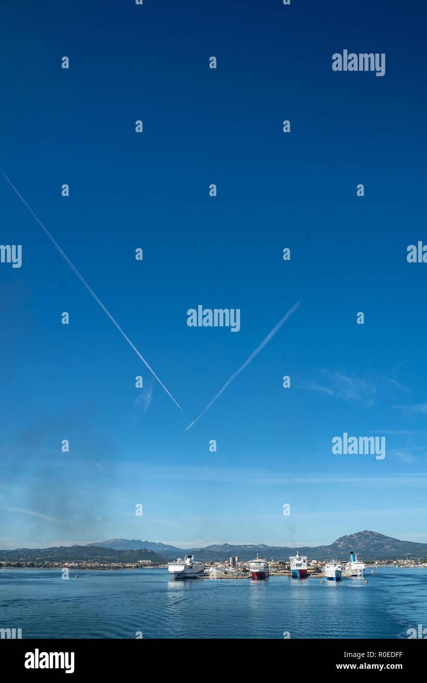 Ferry OLBIA, ITALIE Sky Island Harbour Banque D'Images