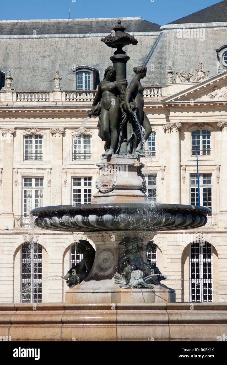 Avec des statues de la fontaine des trois Grâces, Place de la Bourse, Bordeaux, France Banque D'Images
