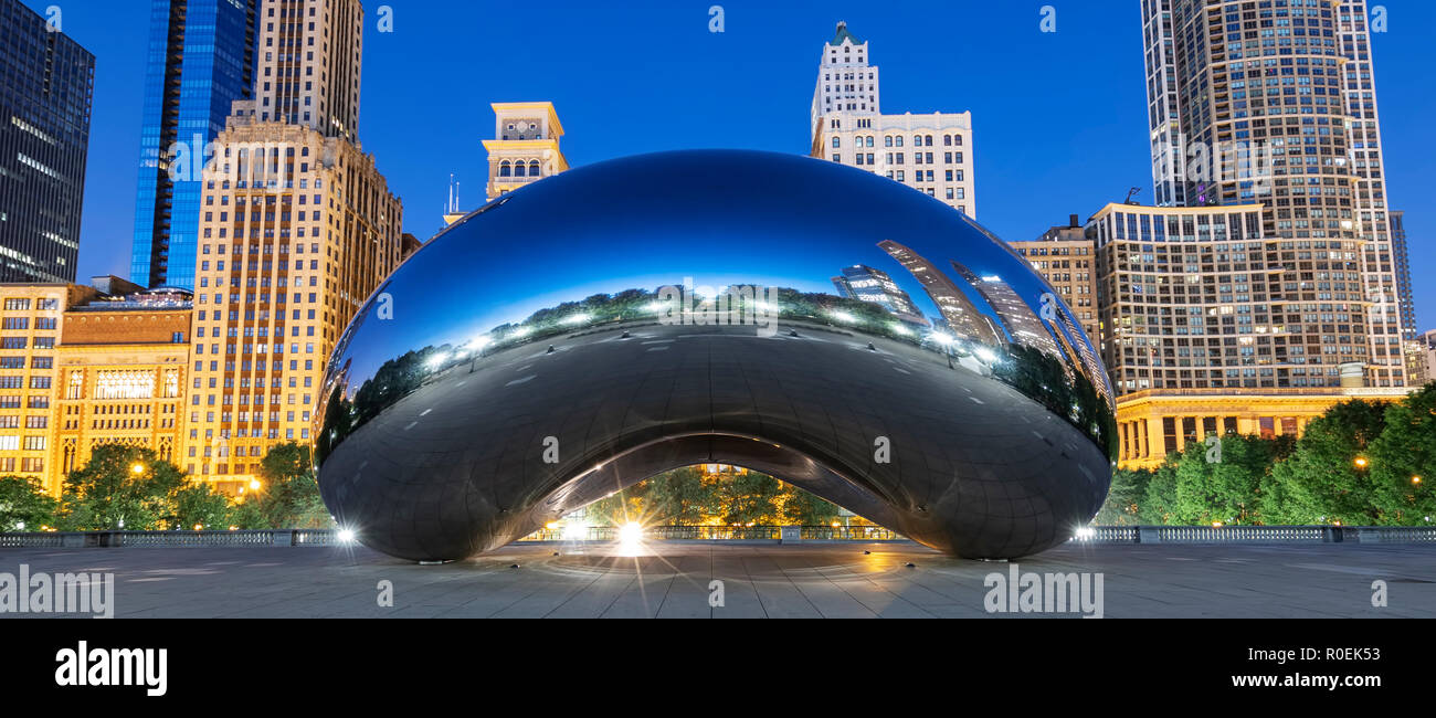 CHICAGO, ILLINOIS/USA-Octobre 13 2018 : image de la Cloud Gate ou la fève dans la matinée du 13 octobre 2018 au Millennium Park, Chicago, Illinois Banque D'Images