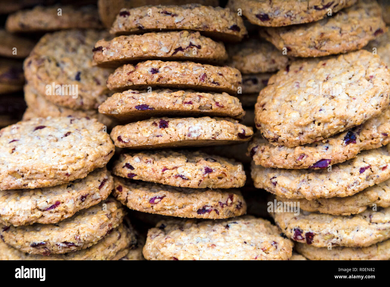 Pile de cookies sains d'avoine et de canneberge Banque D'Images