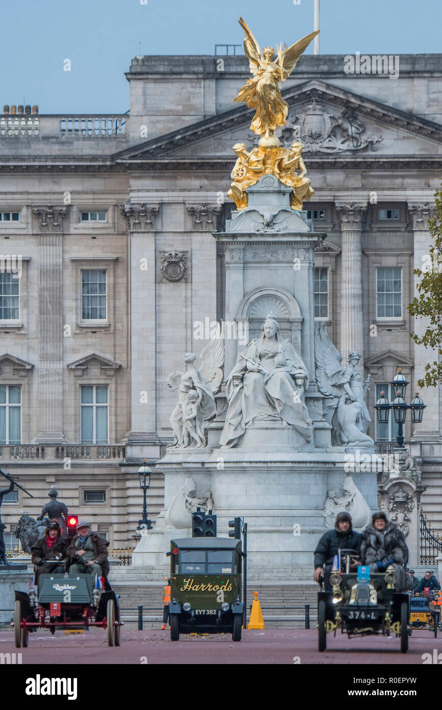 Londres, Royaume-Uni. 4 novembre, 2018. L'Harrods van, Crédit : Guy Bell/Alamy Live News Banque D'Images