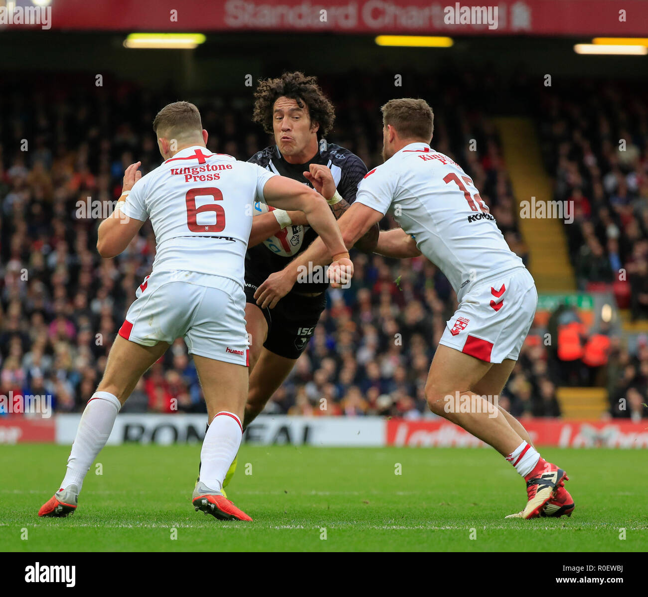 Anfield, Liverpool, Royaume-Uni. 4ème Nov, 2018. Rugby League International Series, l'Angleterre contre la Nouvelle-Zélande ; Kevin Proctor de la Nouvelle-Zélande est arrêté par George Williams et Elliott Whitehead de l'Angleterre : l'action de Crédit Plus Sport/Alamy Live News Crédit : Action Plus de Sports/Alamy Live News Banque D'Images