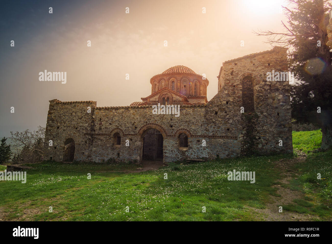 L'Église d'Agioi Theodoroi de Mystras, Grèce. Son la plus ancienne et la plus grande chapelle située à Kato Hora à la partie la plus basse de Mystras CastleTown ancienne Banque D'Images