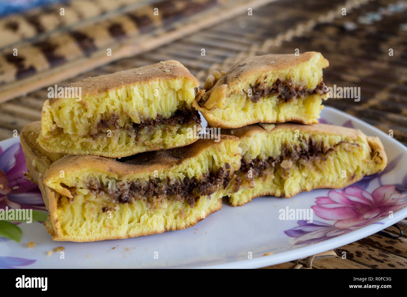 TERANG BULAN, sweet pancakes indonésien Lombok en close-up Banque D'Images