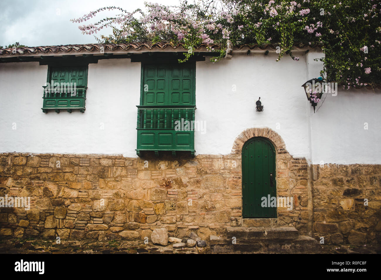 L'architecture coloniale espagnole typique à Villa de Leyva, un authentique pueblo / petite ville et destination touristique populaire dans la province de Colombie Banque D'Images