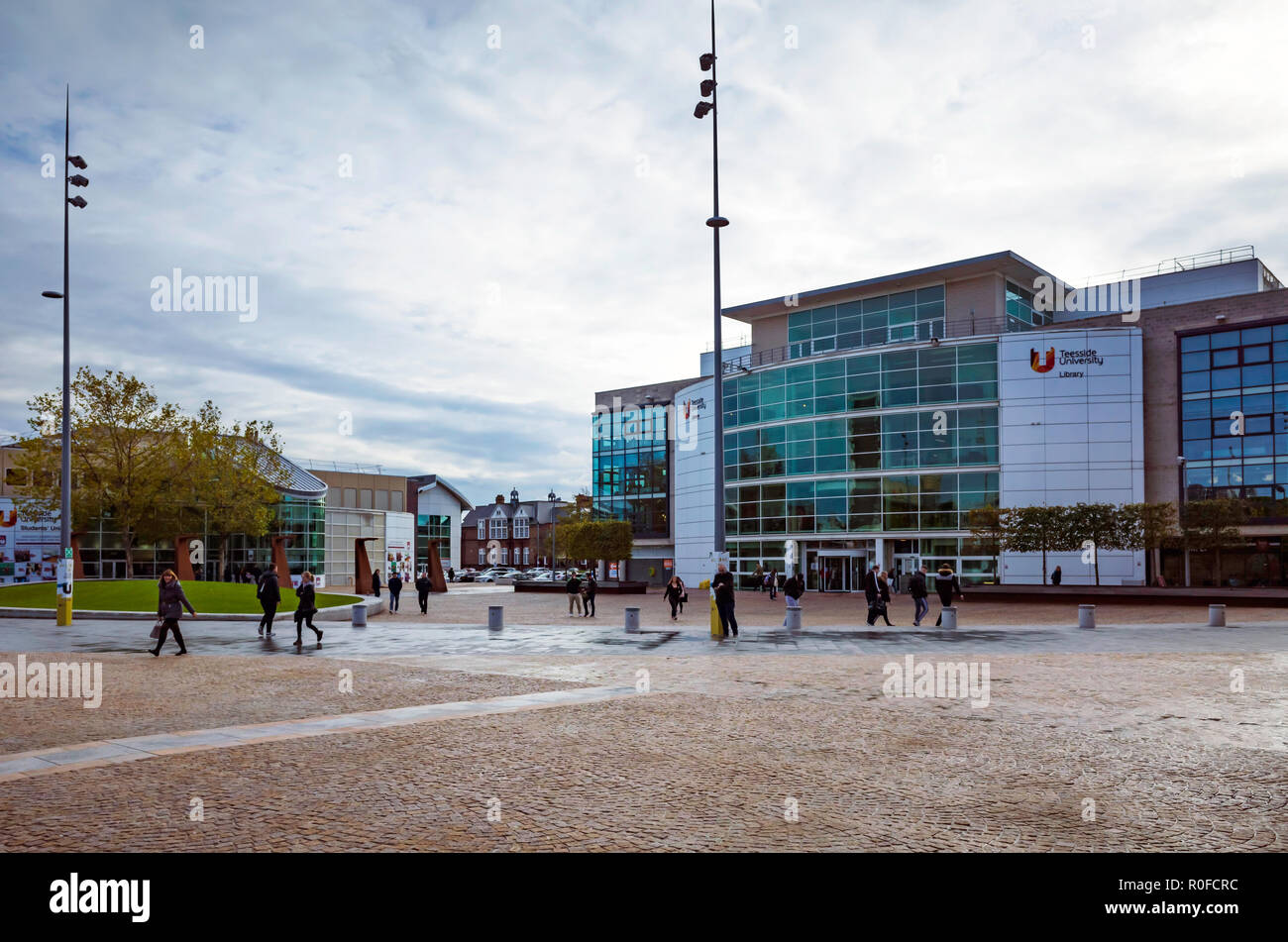L'Université de Teesside Middlesbrough Campus central avec Union d'étudiants et les bâtiments de la bibliothèque à l'automne Banque D'Images