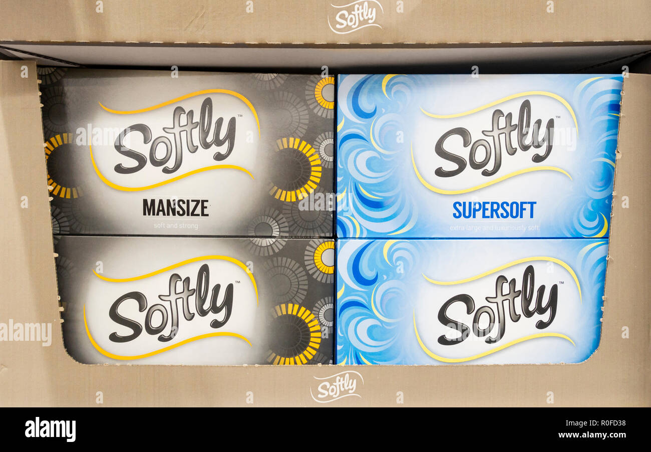 Mansize Soflty et douillette et tissus dans supermarché Asda. UK Banque D'Images