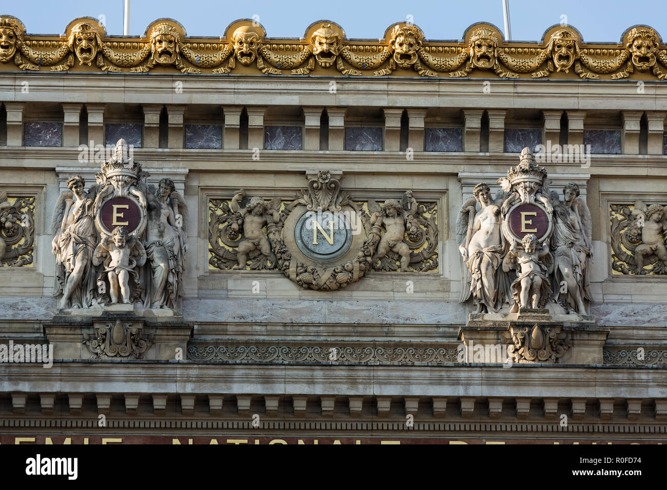 L'Opéra de Paris ou Palais Garnier.France. Opera House mis en place de l'Opéra. Conçu par Charles Garnier en 1875. Néo Baroque style. Banque D'Images
