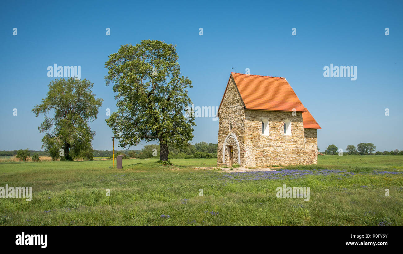 Église de Sainte Marguerite d'Antioche, près de Kopcany, Slovaquie, est l'une des églises encore debout pour qui la plus grande origine morave est considérée. Banque D'Images