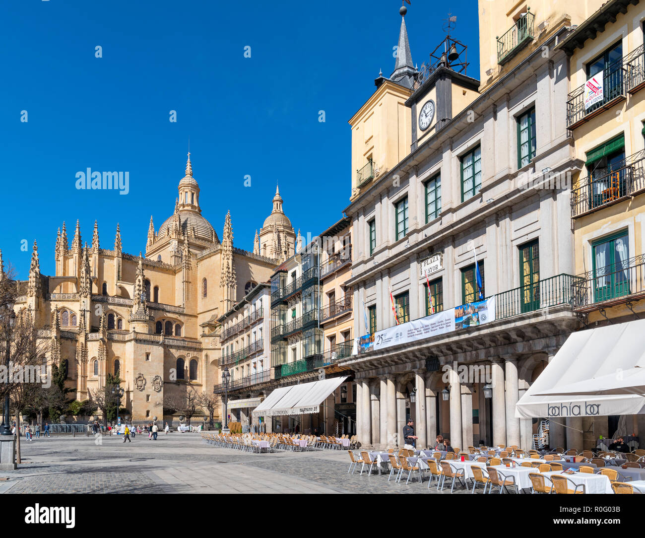 La Plaza Mayor en regardant vers la cathédrale, Segovia, Castilla y Leon, Espagne Banque D'Images