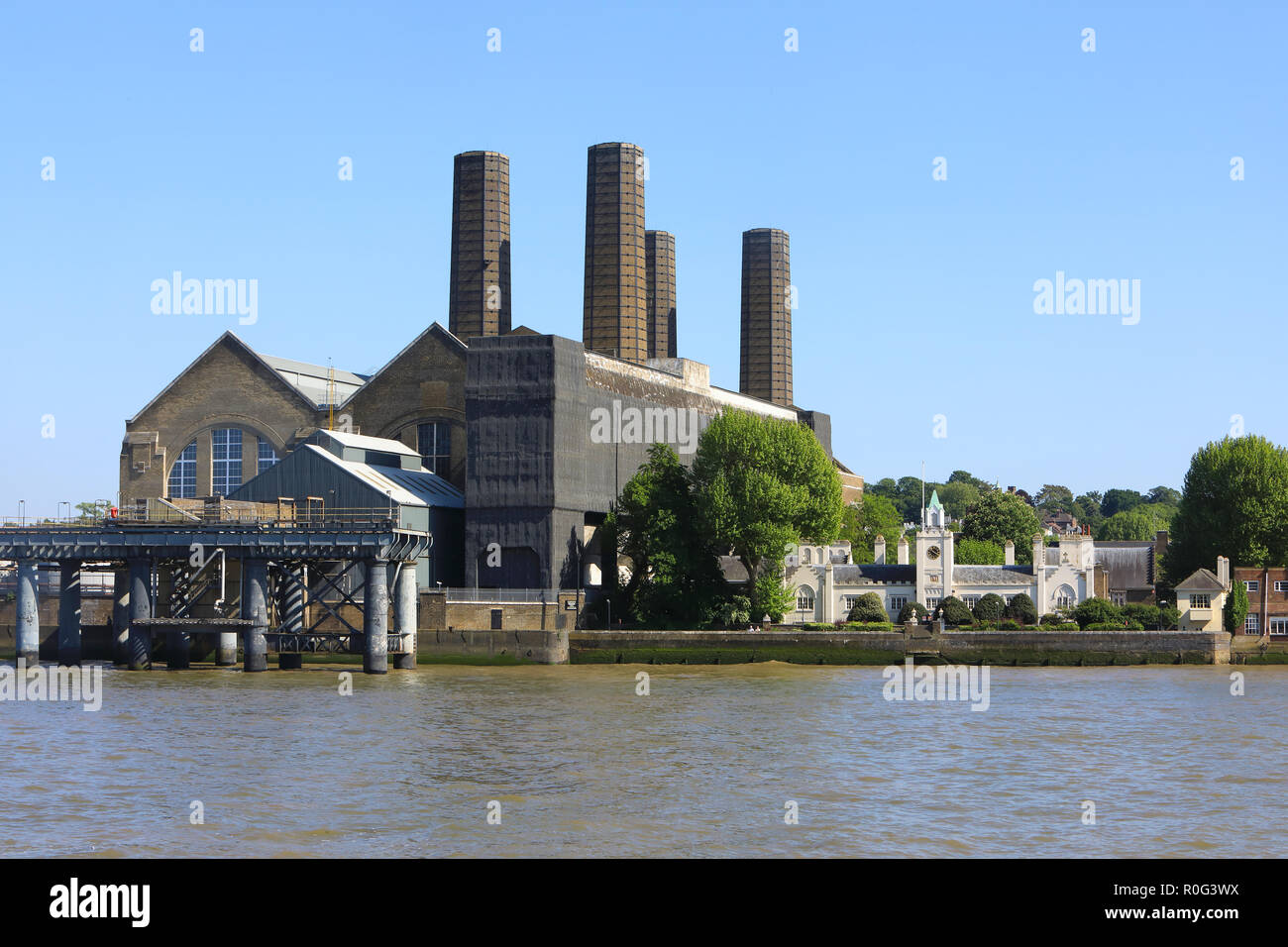 Greenwich Power Station, un gaz veille et autrefois l'huile et centrale à charbon sur la Tamise à Londres, au SE Banque D'Images