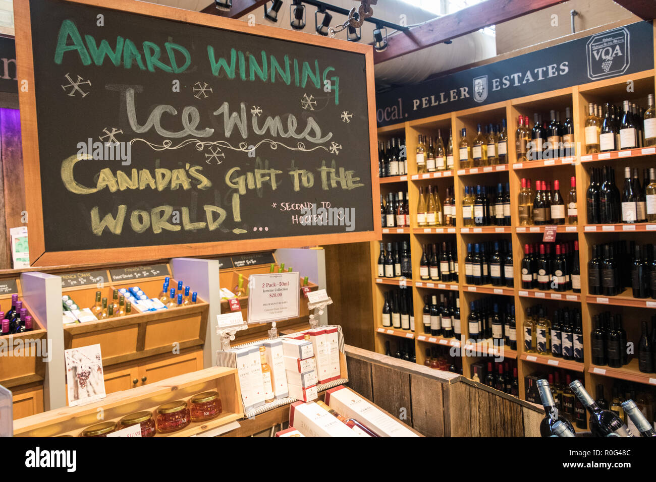 Bouteilles de vin de glace canadien à un marché de Toronto Banque D'Images