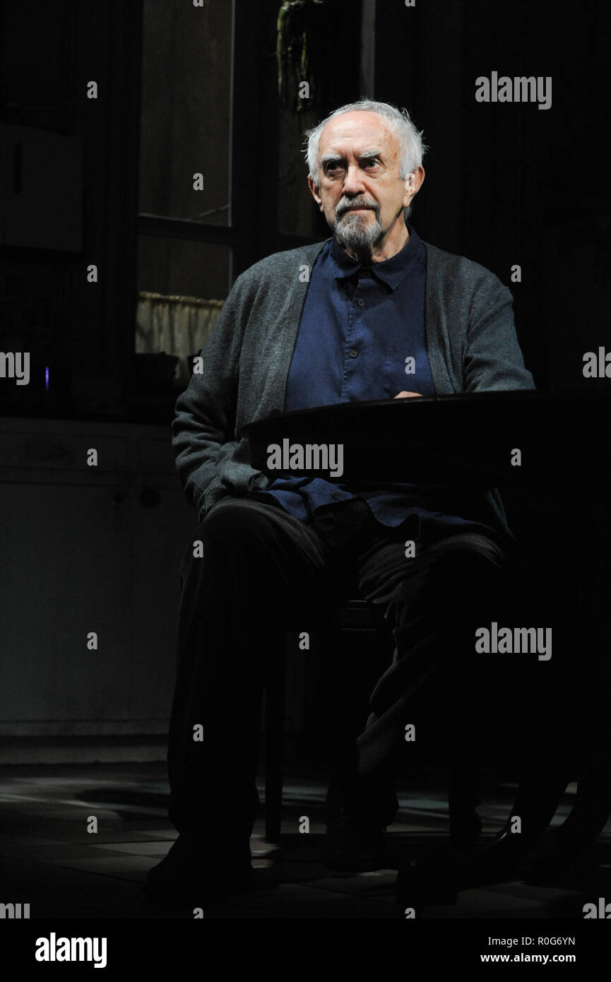 Le fort de la tempête, jouer au Wyndham Theatre de Londres avec : Jonathan Pryce Où : London, Royaume-Uni Quand : 04 Oct 2018 Source : WENN.com Banque D'Images