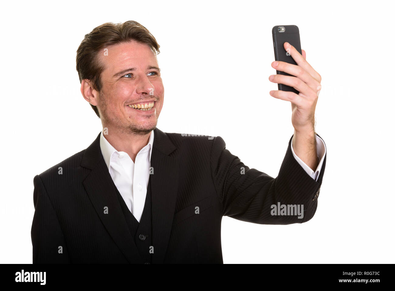 Happy Caucasian businessman en tenant avec selfies téléphone mobile Banque D'Images