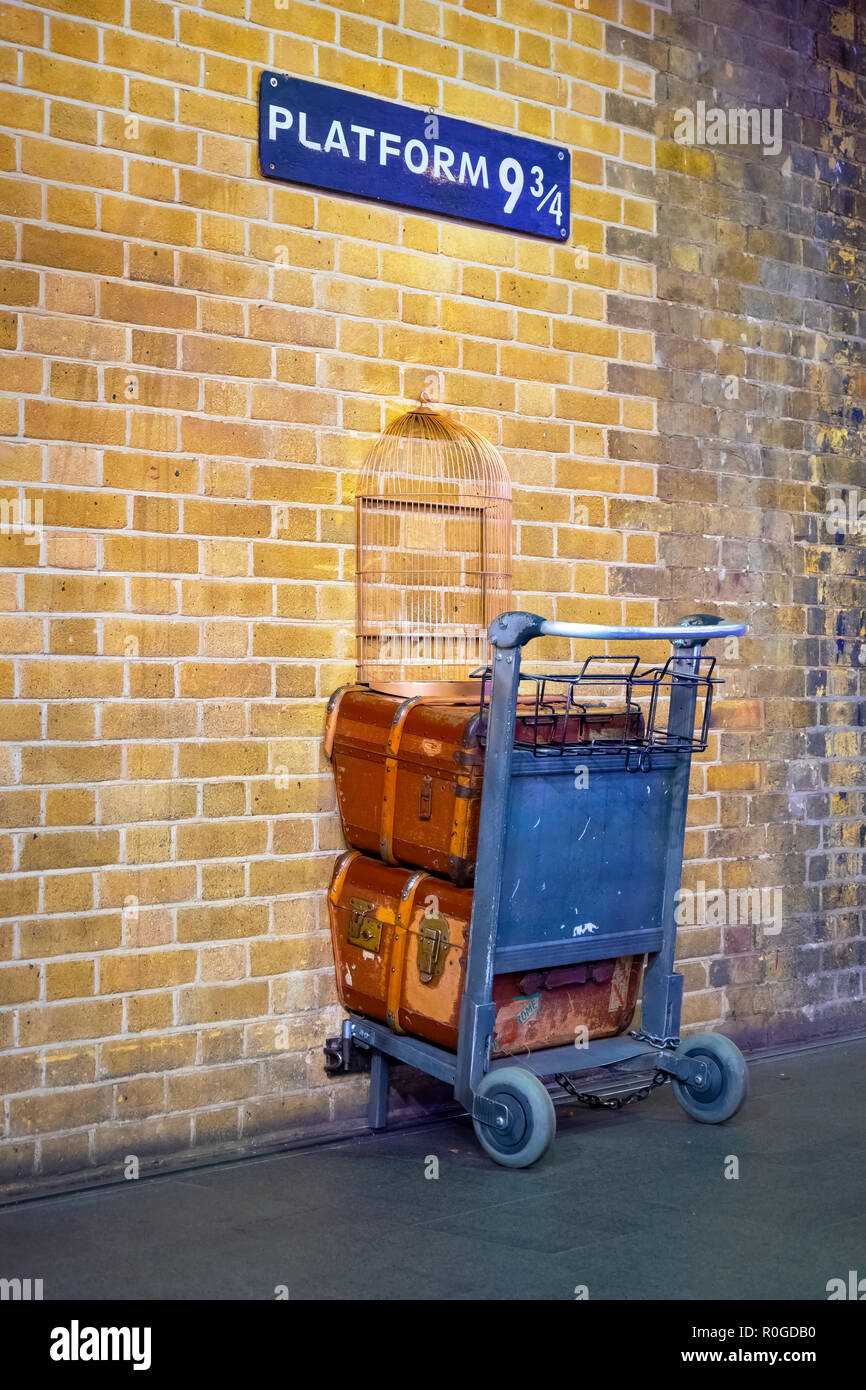 Londres, Royaume-Uni - 12 mai 2018 : la plate-forme 9 3/4 par la prise de film Harry Potter à King's Cross station Banque D'Images