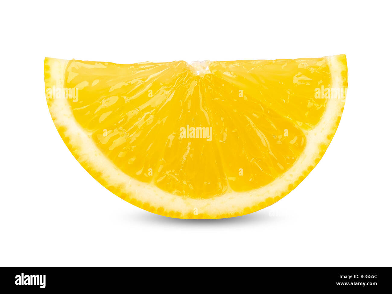 Demi-citron isolé sur blanc chemin de détourage. Banque D'Images