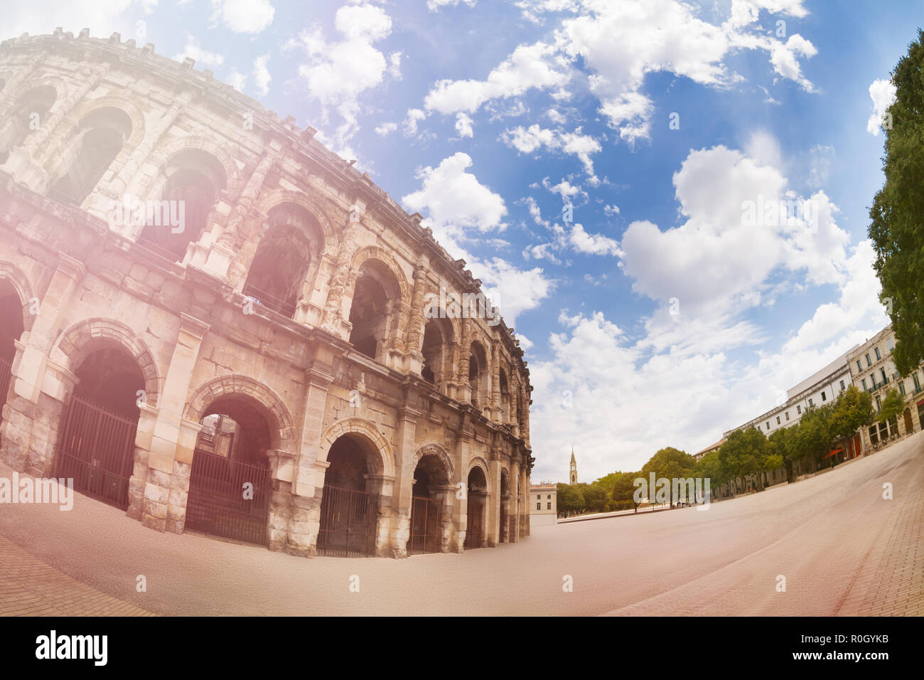 Un amphithéâtre antique Coliseum square à Nimes Banque D'Images