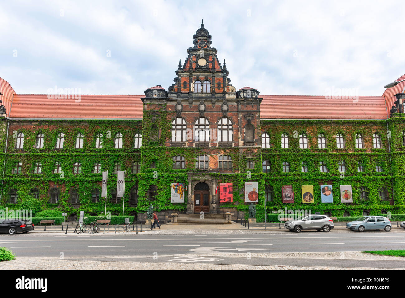 Musée National de Wroclaw, vue extérieure de l'entrée principale de l'édifice du Musée National à Wroclaw, Pologne. Banque D'Images