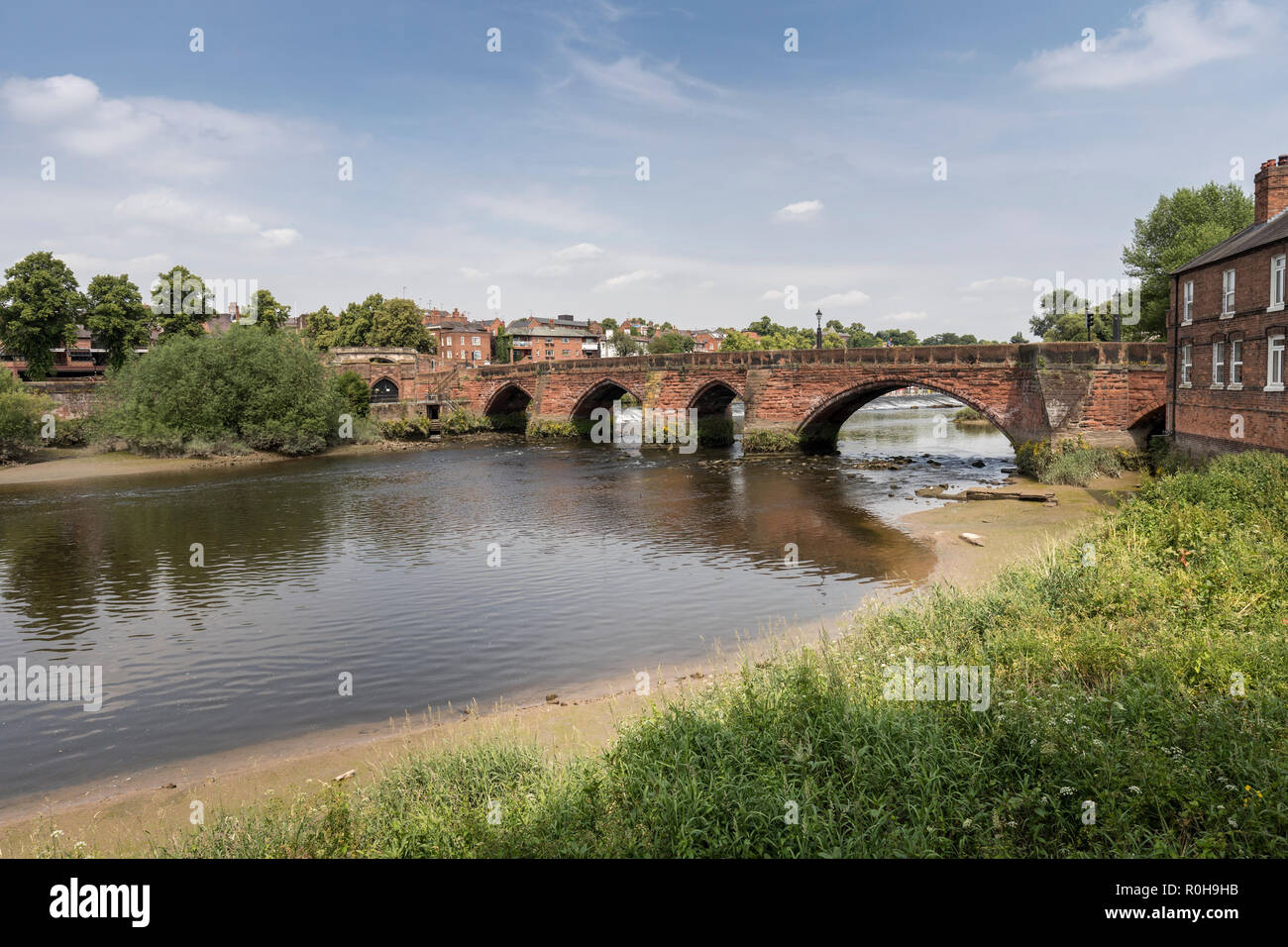 Vieux Pont sur la rivière Dee Dee à Chester, Cheshire, Angleterre, RU Banque D'Images