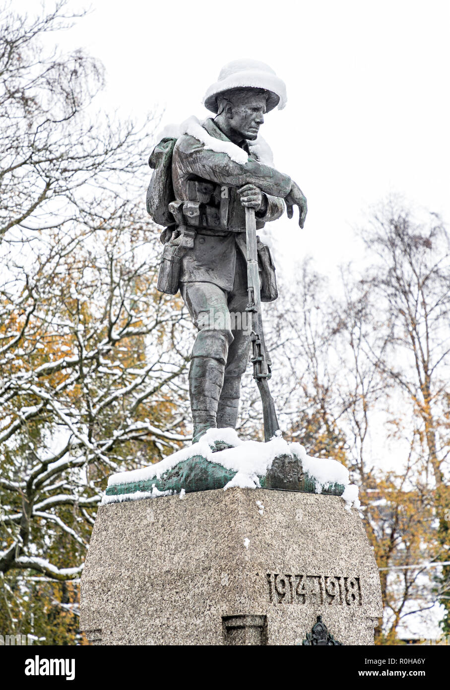 War Memorial couvertes de neige, Galles, Royaume-Uni Banque D'Images