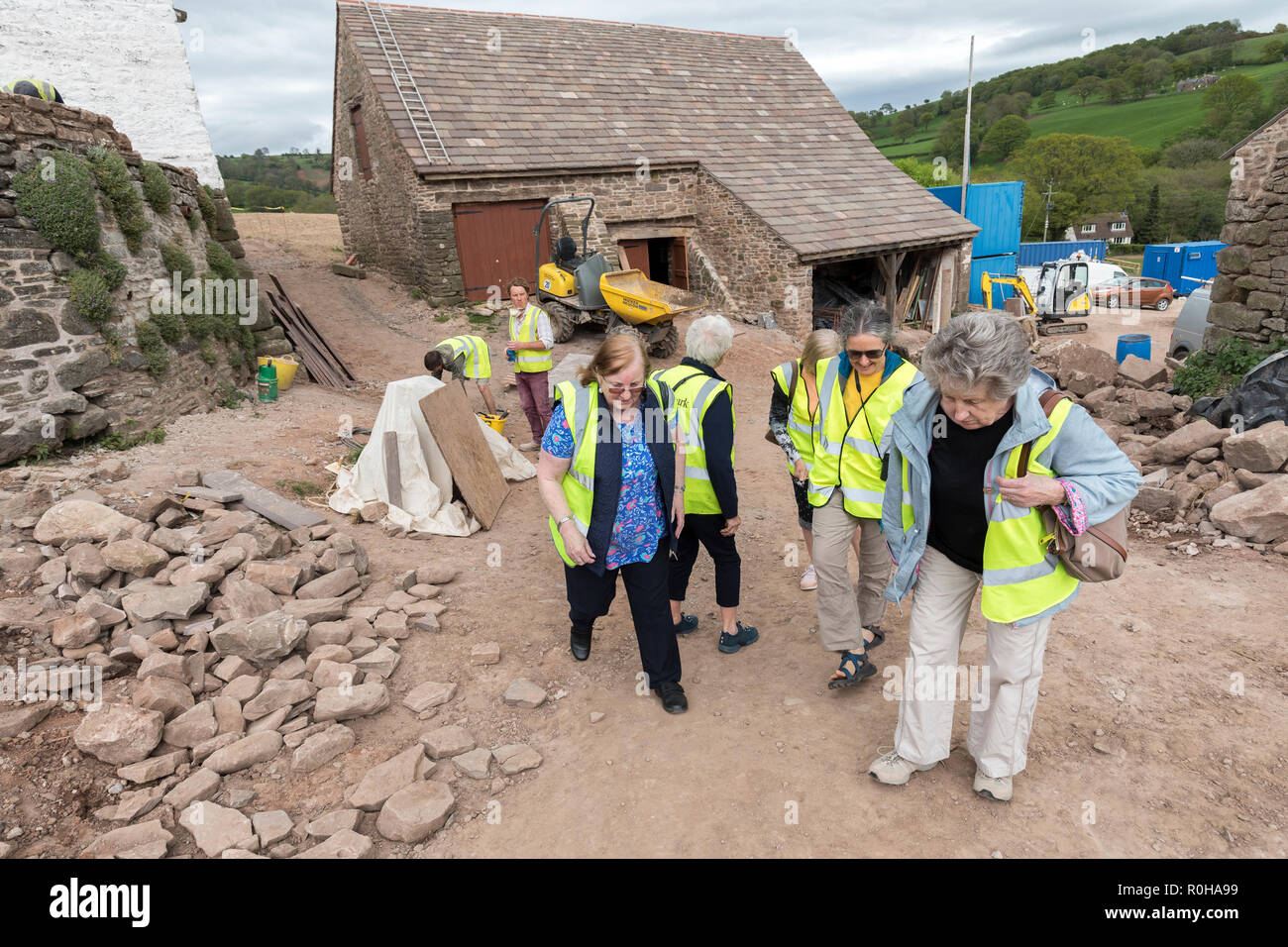 Visite du site de restauration de la chambre par le Monument Trust, Llwyn y Celyn, Cwmyoy, Pays de Galles, Royaume-Uni, Llanfoist history society Banque D'Images