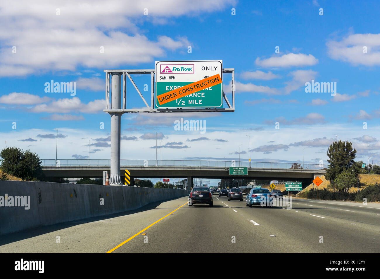 28 octobre 2018 Fremont / CA / USA - Express Lane en construction dans l'est de San Francisco bay area Banque D'Images