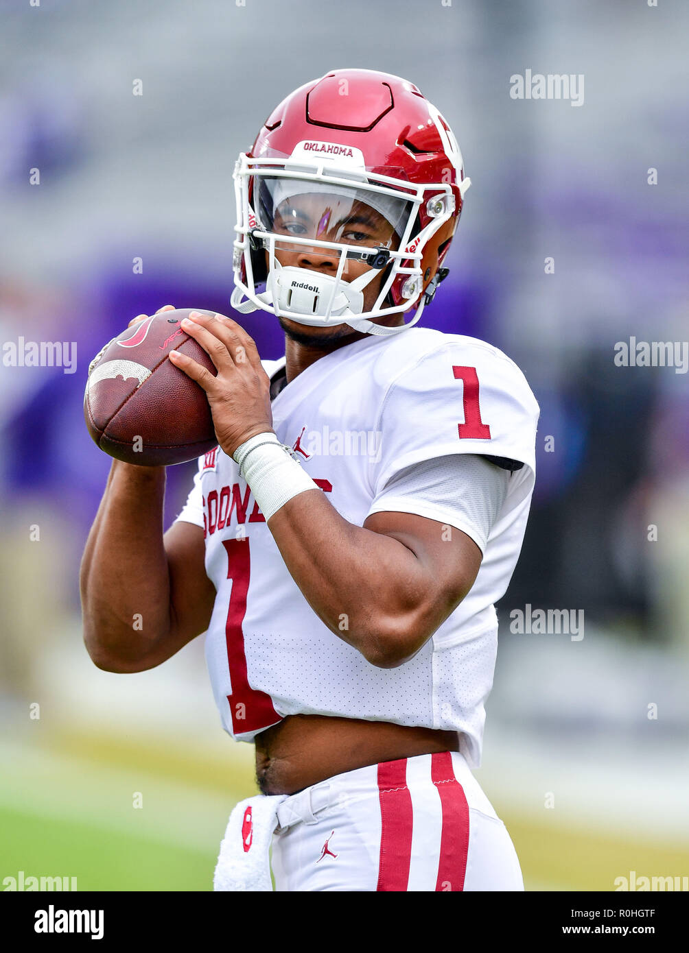 Oklahoma Sooners quarterback Kyler Murray (1) au cours de l'Oklahoma Sooners au TCU Horned Frogs lors d'un match de football de la NCAA au stade Amon G. Carter et Fort Worth au Texas. 10/20/18.Manny Flores/Cal Sport Media. Banque D'Images