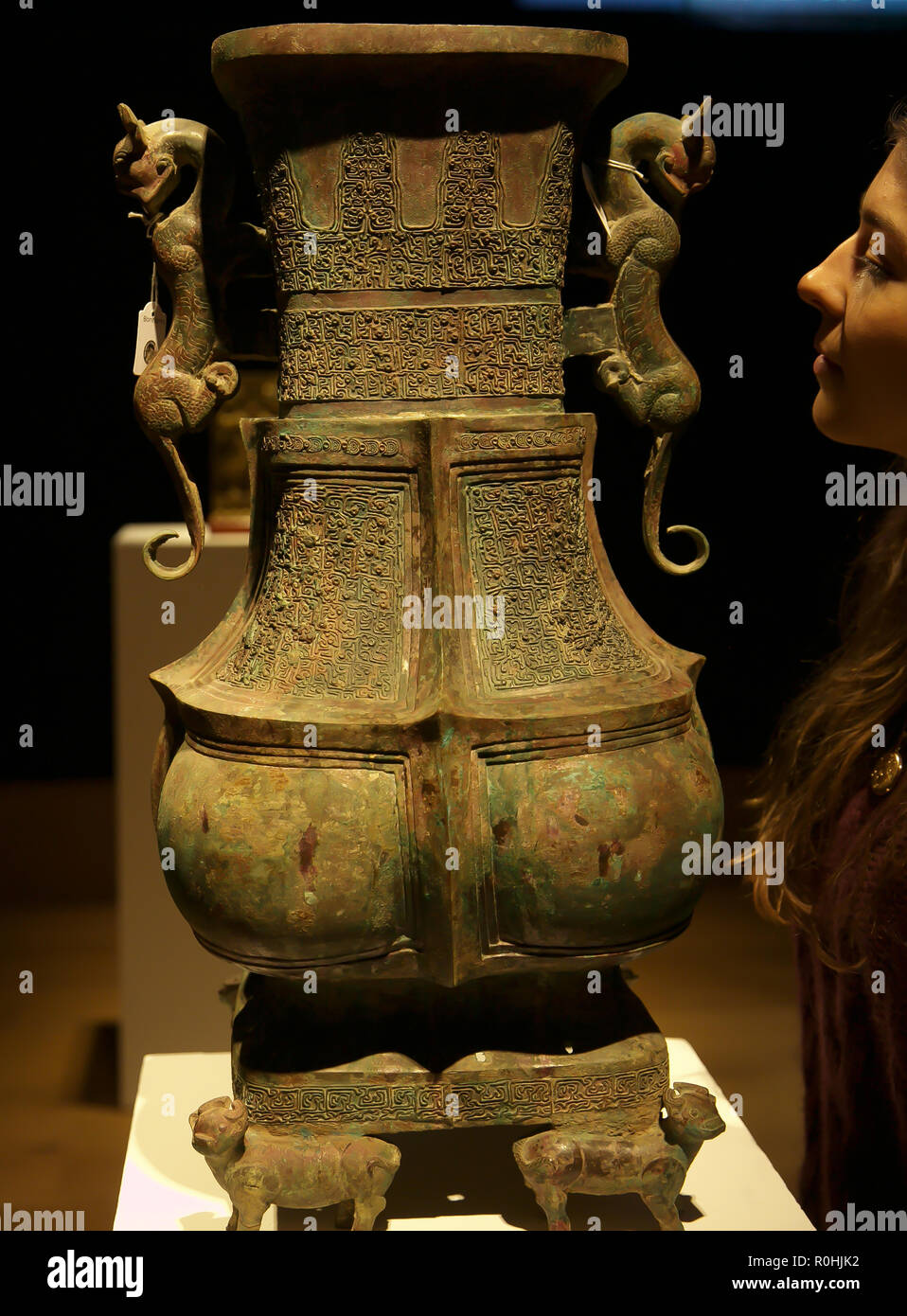 Sculpture de dragon en bronze grande Banque de photographies et d