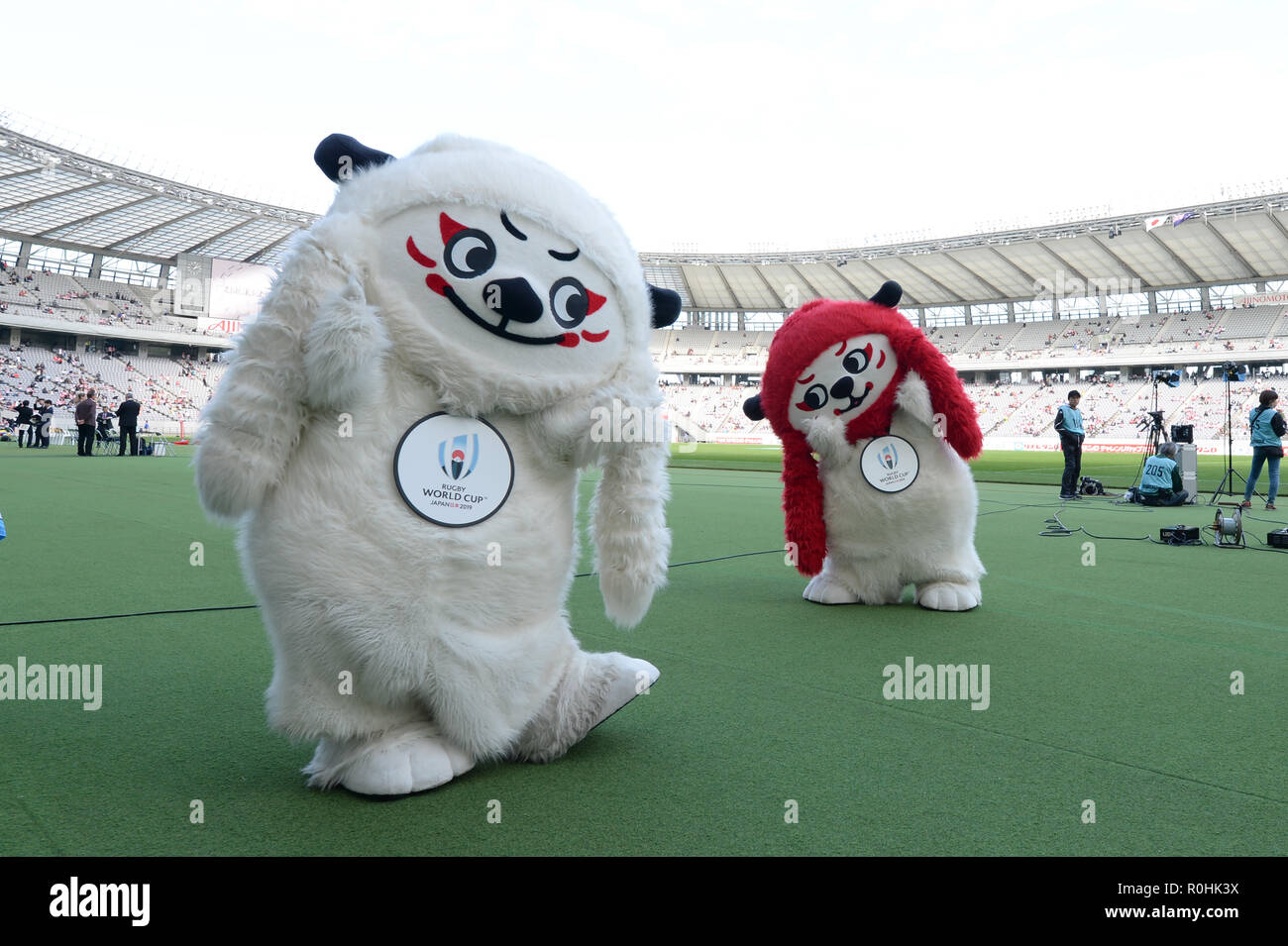 La mascotte de la Coupe du Monde de Rugby 2019 Ren-G posent au cours de la test-match de rugby entre le Japon et la Nouvelle-Zélande au Ajinomoto Stadium à Tokyo, Japon le 3 novembre 2018. (Photo de bla) Banque D'Images