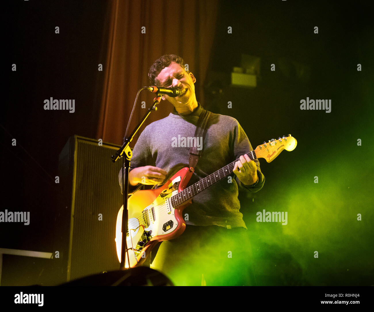 Manchester, UK. 4ème Nov 2018. Le groupe de rock US Plancher Tribunaux en concert à l'O2 Apollo, Manchester, UK, au début de leur tournée britannique, 4 novembre 2018. L'image montre le guitariste A. Savage. Crédit : John Bentley/Alamy Live News Banque D'Images