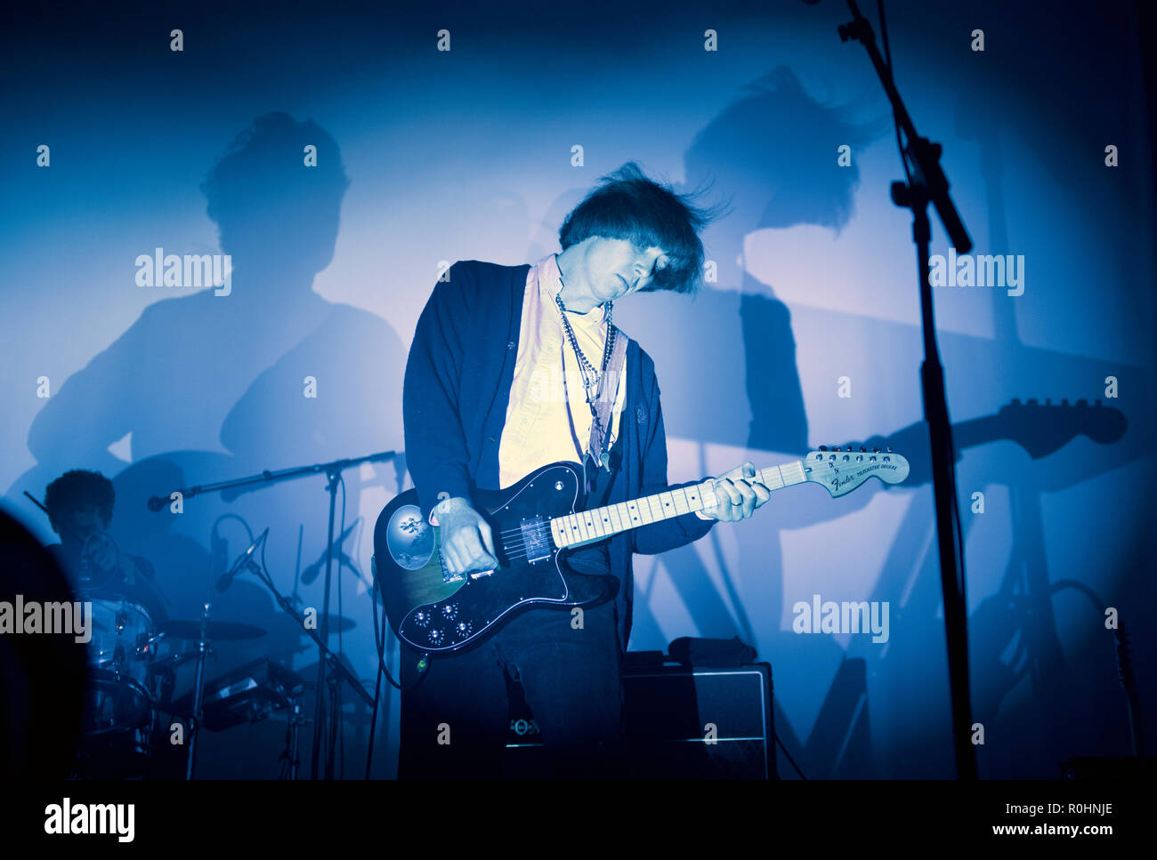 Manchester, UK. 4ème Nov 2018. Le groupe de rock US Plancher Tribunaux en concert à l'O2 Apollo, Manchester, UK, au début de leur tournée britannique, 4 novembre 2018. L'image montre le guitariste Austin Brown. Crédit : John Bentley/Alamy Live News Banque D'Images