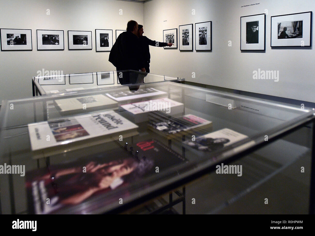 Prague, République tchèque. 05Th Nov, 2018. Conférence de presse le photographe franco-allemand de l'exposition Gisele Freund et photographe allemand Timm Rautert appelé Havel, Kundera et Sudek avec les yeux de photographes en 1967, pour durer jusqu'au 3 février dans la maison de la photographie, Galerie de la capitale de Prague, en République tchèque, le 5 novembre 2018. Photo : CTK/Vondrous Romain Photo/Alamy Live News Banque D'Images