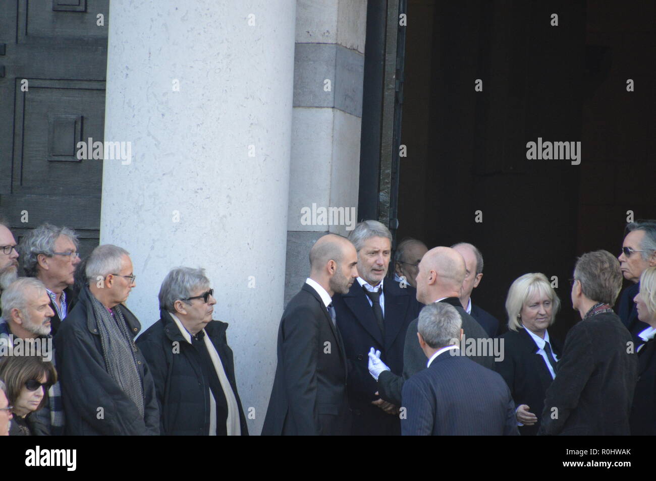 Paris, France. 5 Nov 2018. (Antoine de Caunes, animateur de télévision française(centre de l'image).Le français des stars assister à la cérémonie de la mort de Philippe GILDAS, animateur de télévision français. Le crématorium du cimetière du Père Lachaise, Paris, France. 5 novembre 2018. 13h30. ALPHACIT NEWIM / Alamy Live News Crédit : Alphacit NEWIM/Alamy Live News Banque D'Images