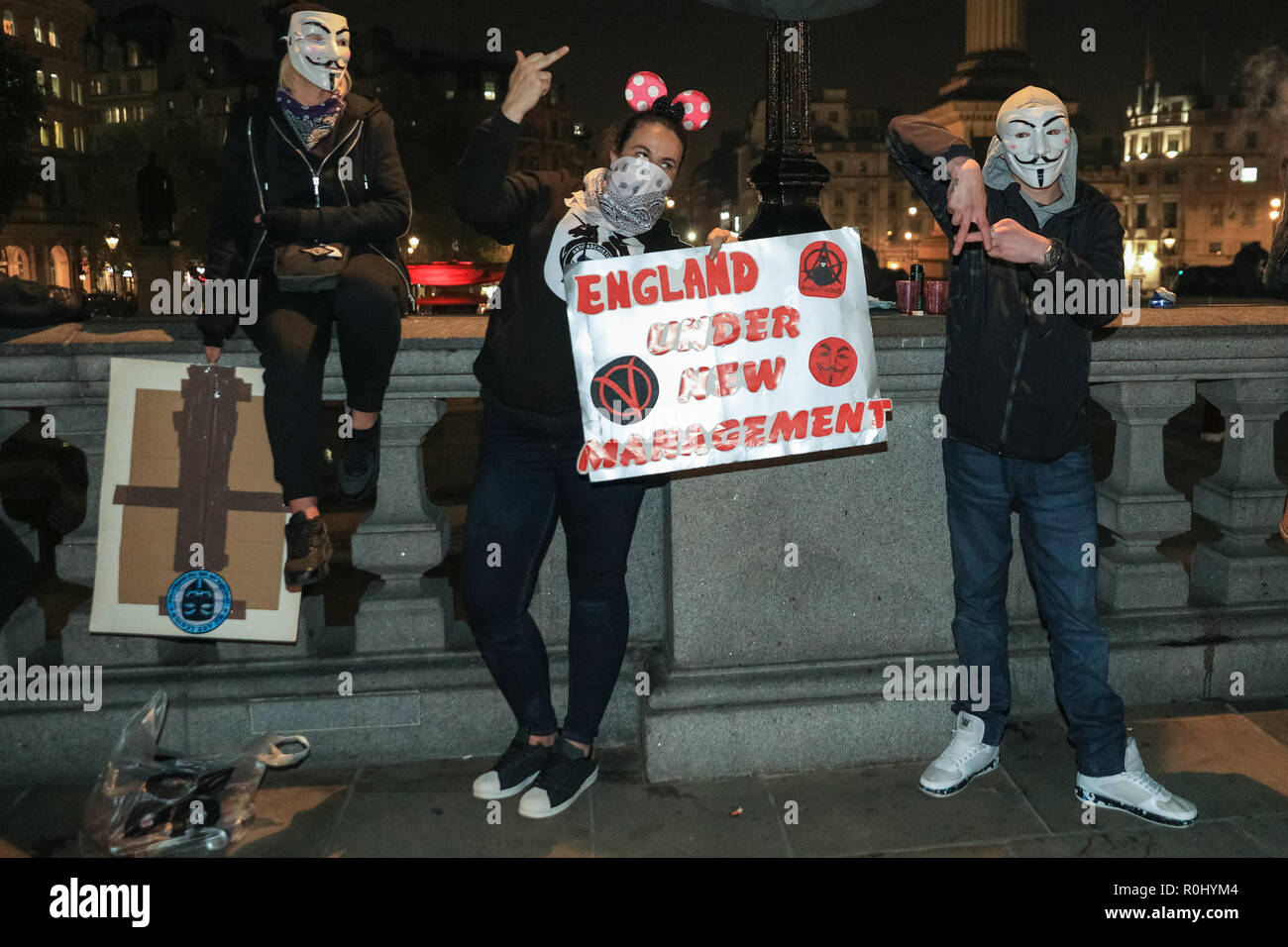 Westsminster, London, UK, 5e Nov 2018. Les manifestants, dont plusieurs avec leur 'V' Vendetta ou les masques de Guy Fawkes, rassembler à Trafalgar Square et plus tard mars à Downing Street et à Westminster. Les millions de masques Mars est associé au groupe hacktiviste Anonymous et organisée chaque année le jour de Guy Fawkes. Les activistes ont pour but de parvenir à un changement sur des causes politiques et sociales. Credit : Imageplotter News et Sports/Alamy Live News Banque D'Images