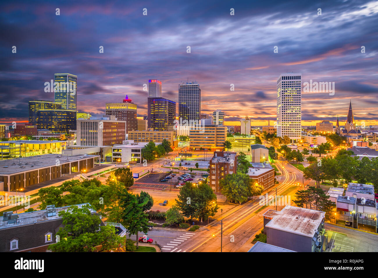 Tulsa, Oklahoma, USA skyline au crépuscule. Banque D'Images