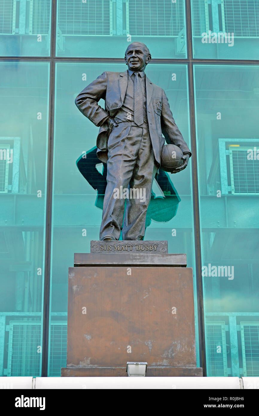 Sir Matt Busby statue à l'extérieur d'Old Trafford, domicile du club de football Manchester United, Angleterre, Royaume-Uni Banque D'Images