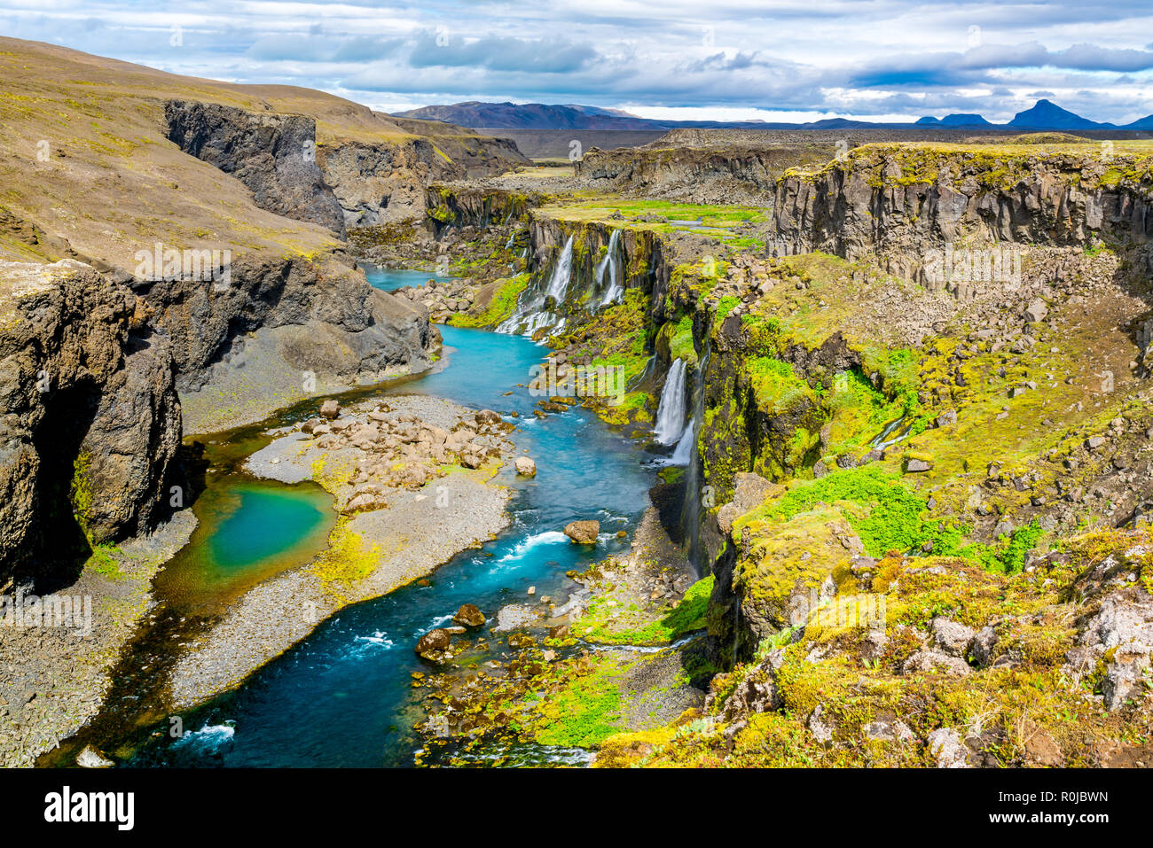 Beau paysage d'Sigoldugljufur canyon avec de nombreux petites chutes d'eau et la rivière bleue dans les hautes terres d'Islande Banque D'Images