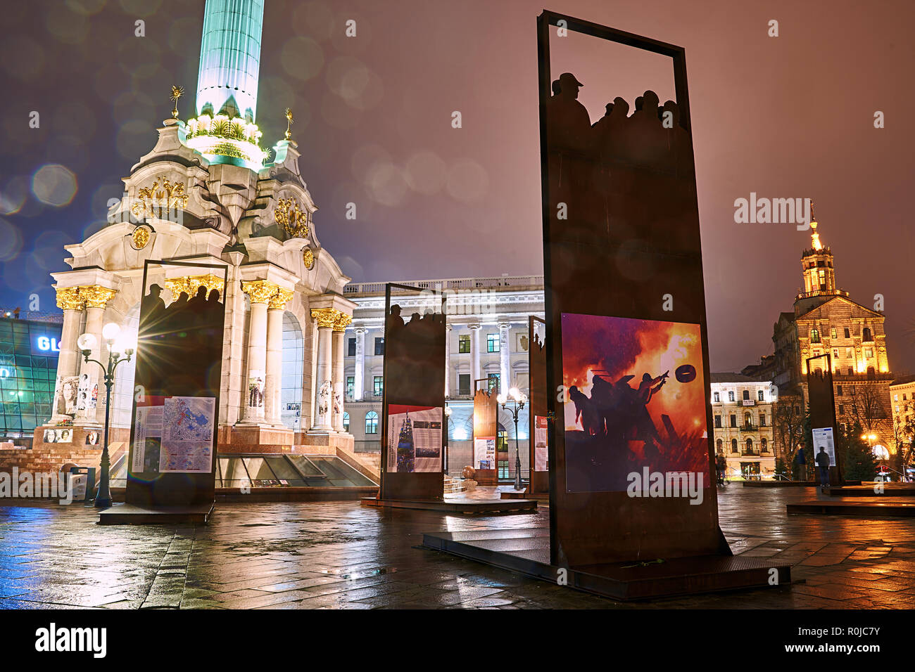 L'installation commémorant la révolution de centaines de céleste et la dignité sur Maidan Nezalezhnosti à Kiev, Ukraine Banque D'Images