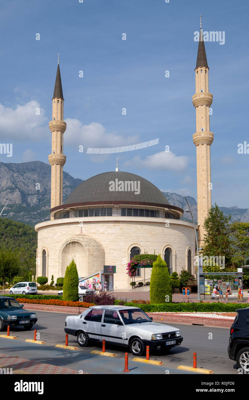 Huzur Cami mosquée islamique à Kemer, Antalya province, Turkey Banque D'Images