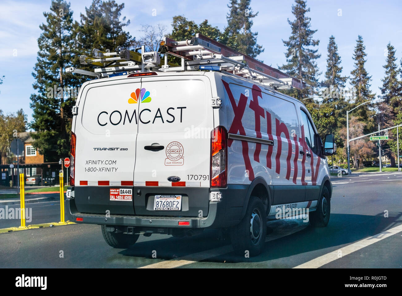 4 novembre 2018 Sunnyvale / CA / USA - Comcast Cable / service Eurosport France van de circuler sur la rue. Comcast est le plus grand home internet service provid Banque D'Images
