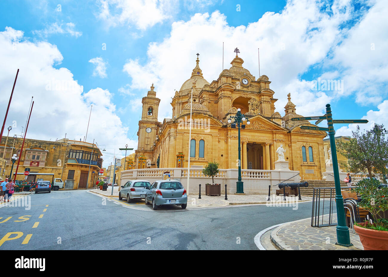 NADUR, MALTE - 15 juin 2018 : La Basilique de Saint Pierre et Paul est l'une des plus belles églises de l'île de Gozo et parfait exemple de cu Maltais Banque D'Images