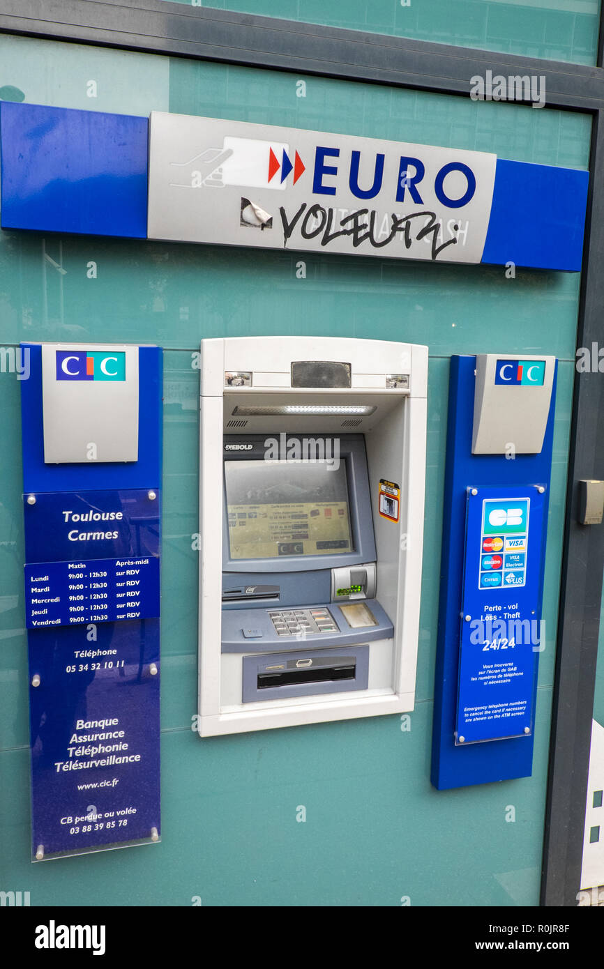 Banque mondiale,cash,linge,DISTRIBUTEUR,avec,voleur, voleur,voleurs,en,graffiti,Center,de,Toulouse,ville,Calais,France,France,d'Occitanie,French,Europe,Europe, Banque D'Images