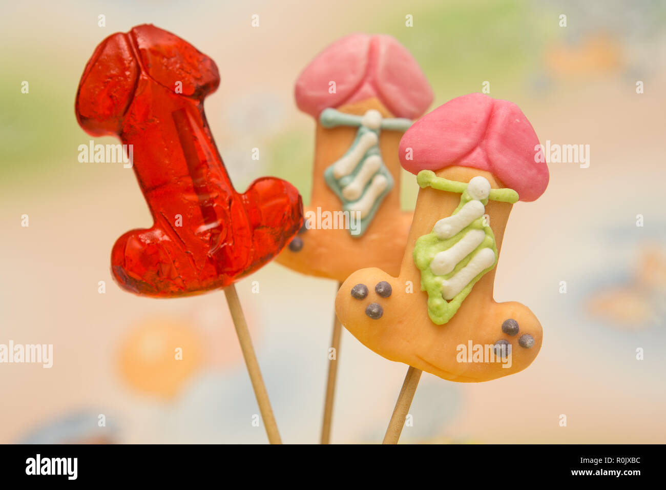 Sex Toys, bonbon sucré, bonbons colorés sur un bâton Photo Stock - Alamy