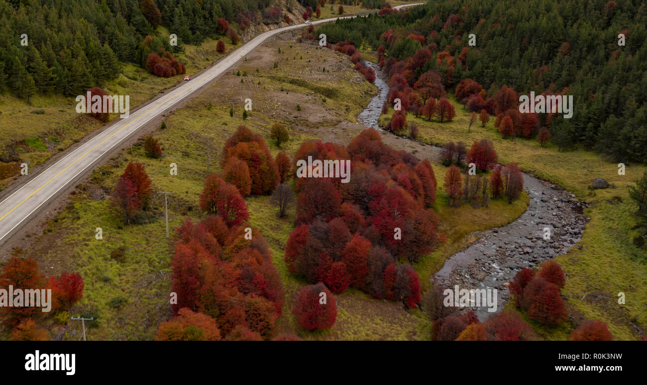 Carretera Austral vu depuis les hauteurs, cette partie de la route est situé entre Santiago et Villa Cerro Castillo dans la Patagonie du Chili Banque D'Images
